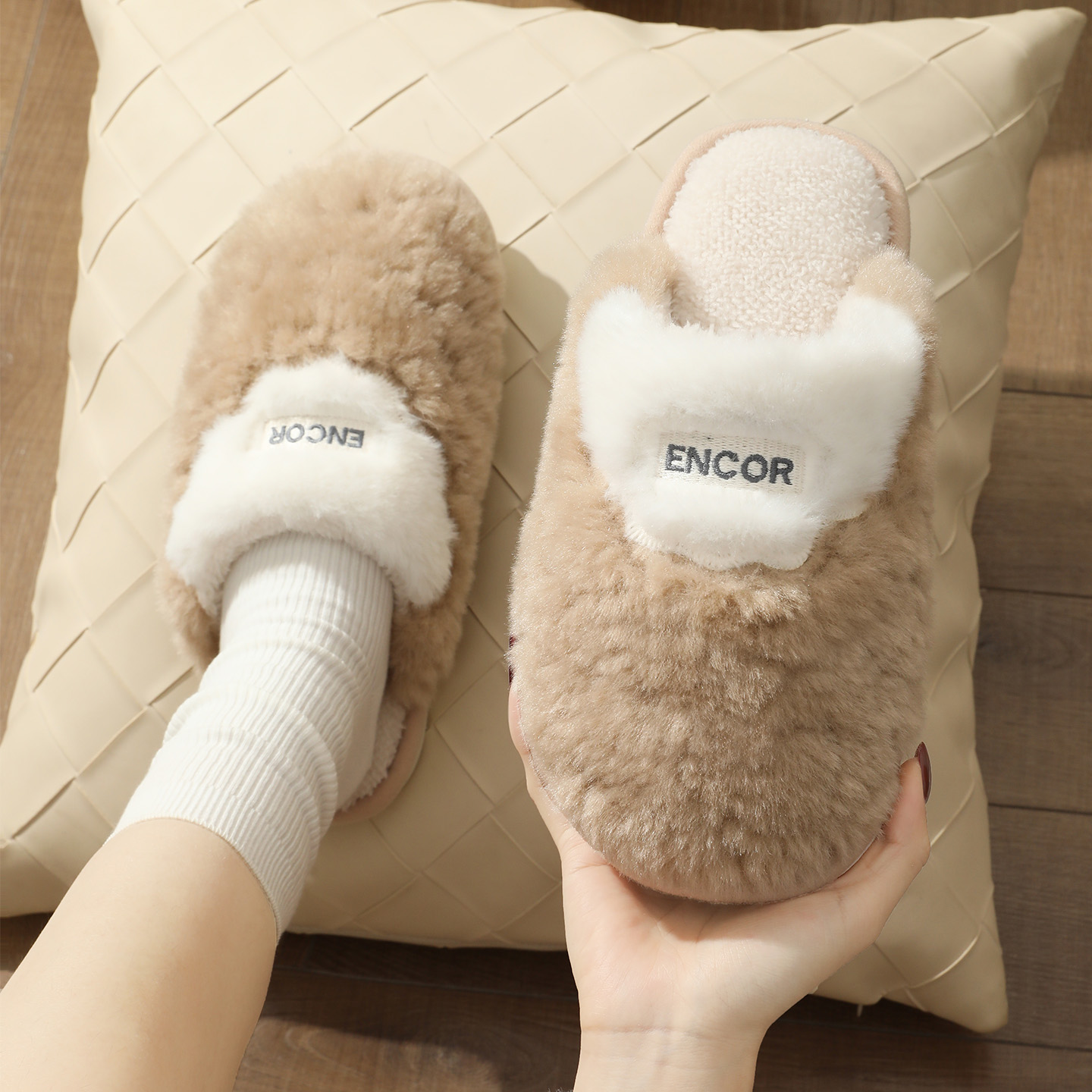 Winterwarme Plüsch-Hausschuhe  – Eco Sponge Bewertung und Preis